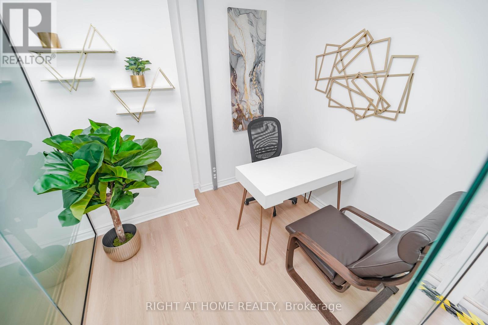 1092 Bathurst Street Property Photo 19