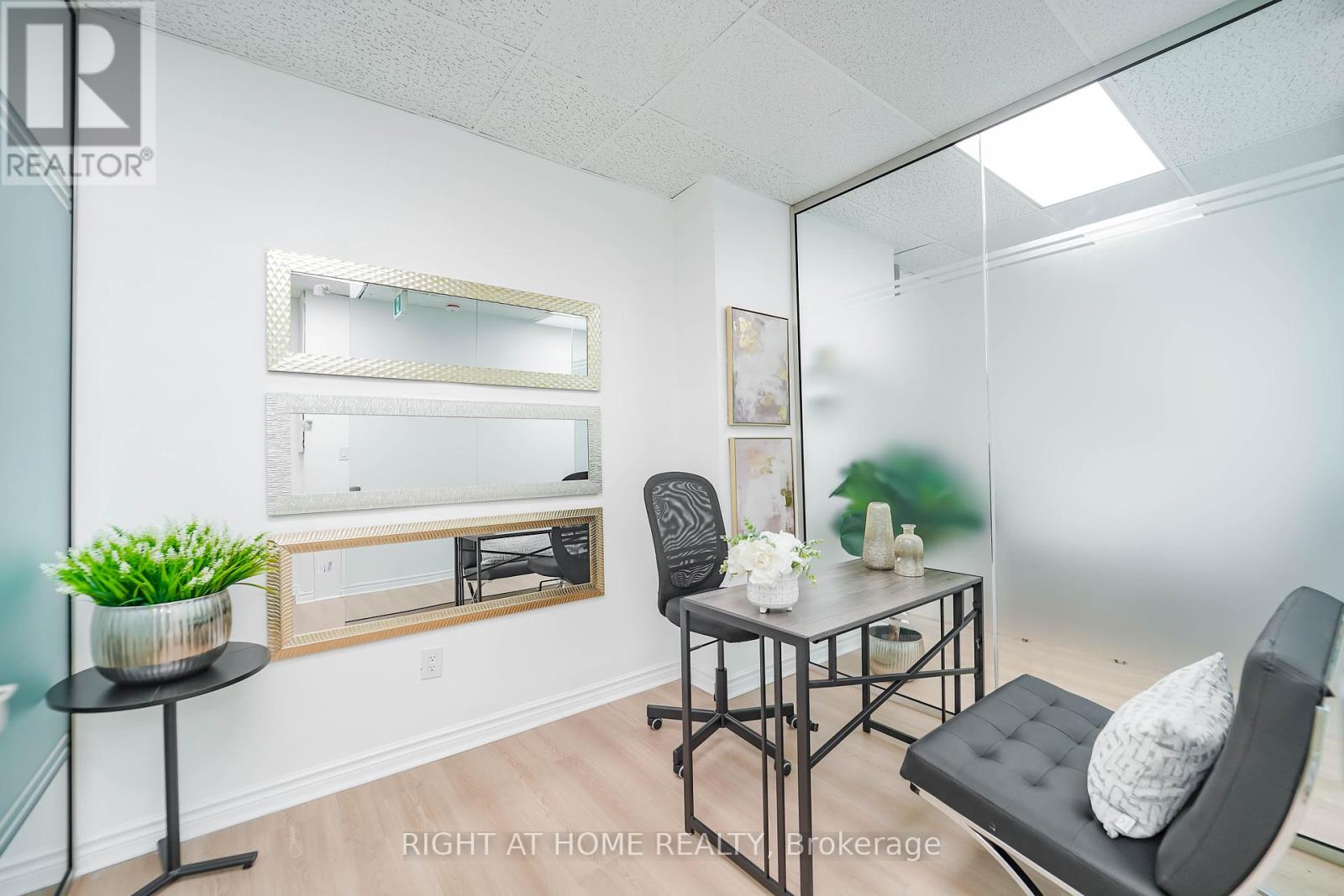 1092 Bathurst Street Property Photo 21
