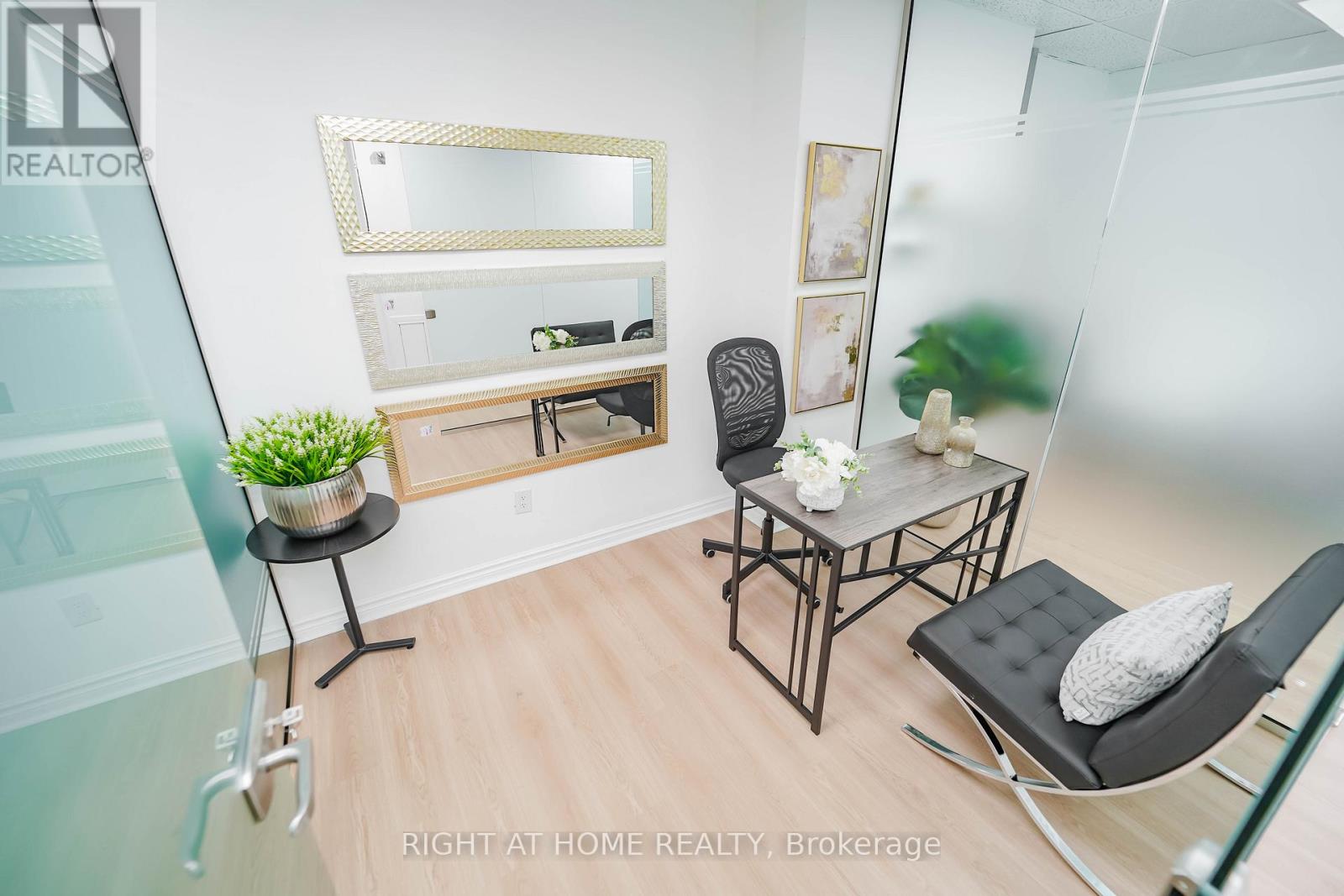 1092 Bathurst Street Property Photo 22