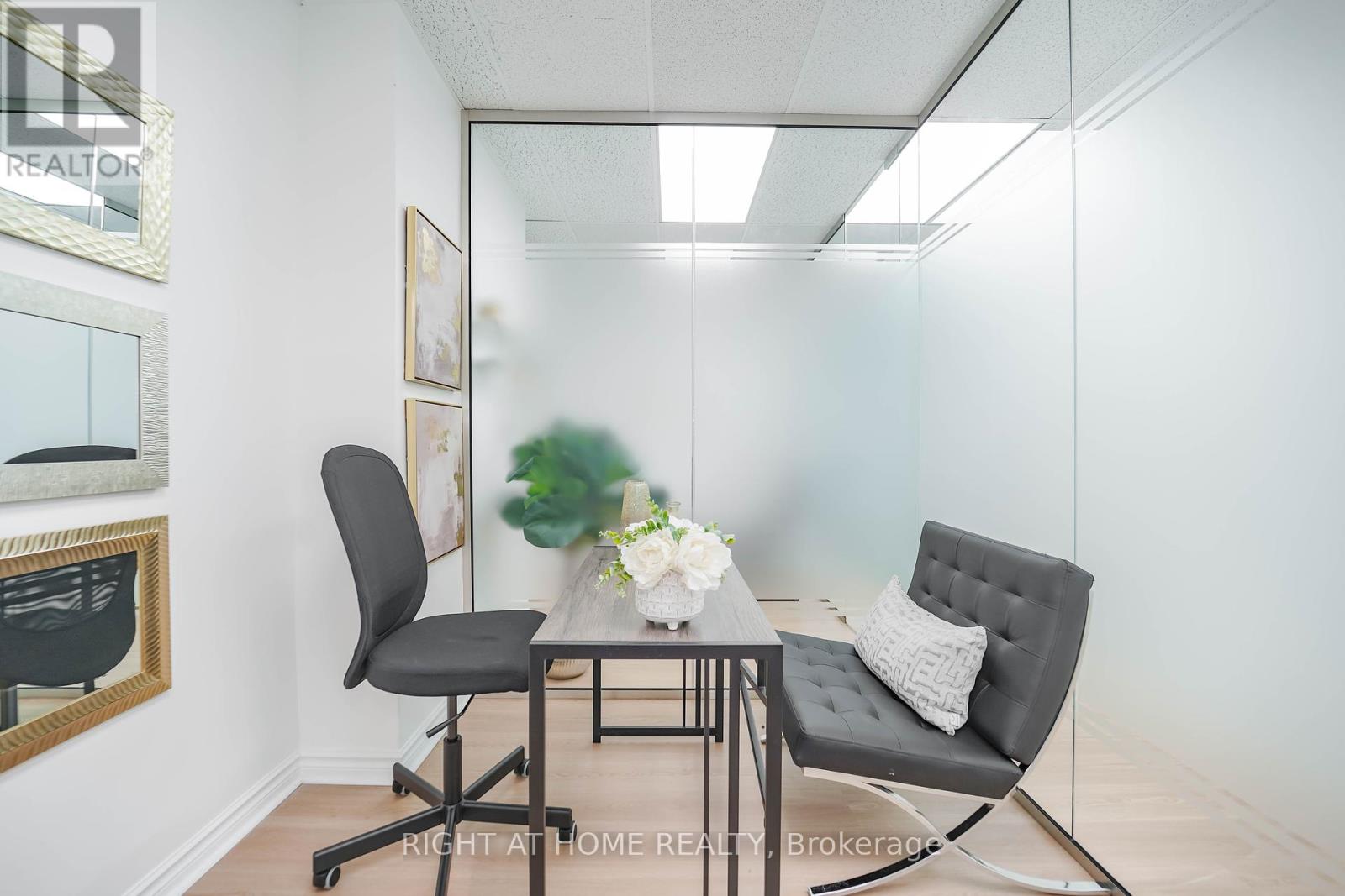 1092 Bathurst Street Property Photo 23