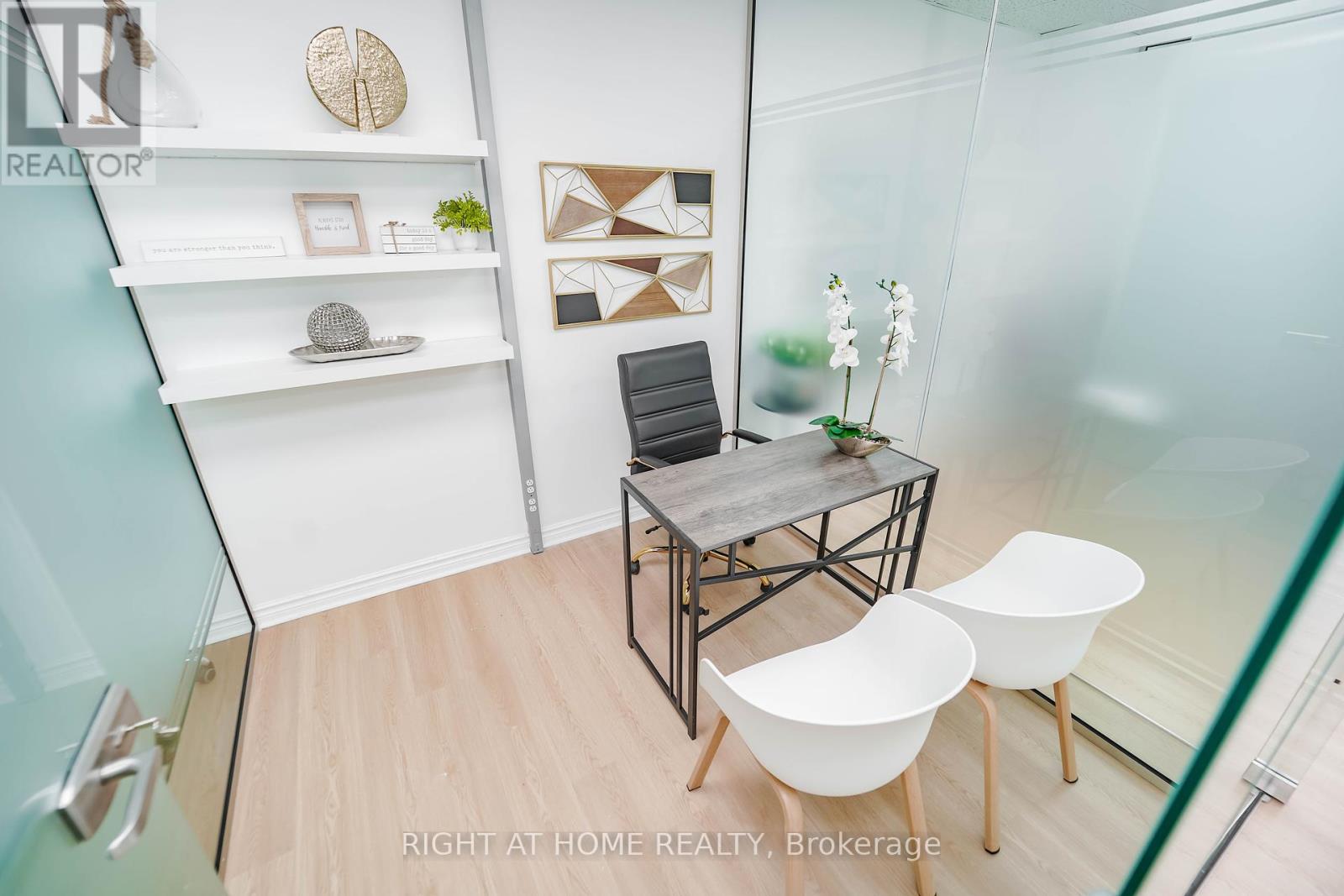 1092 Bathurst Street Property Photo 24