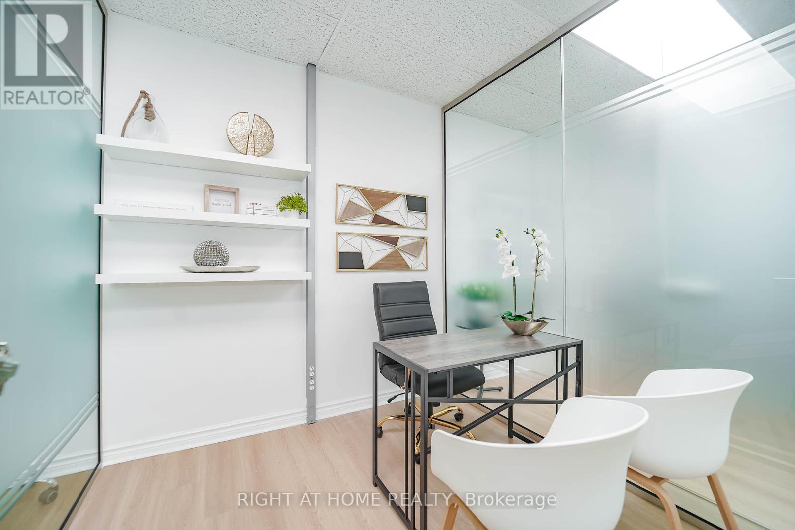 1092 Bathurst Street Property Photo 25