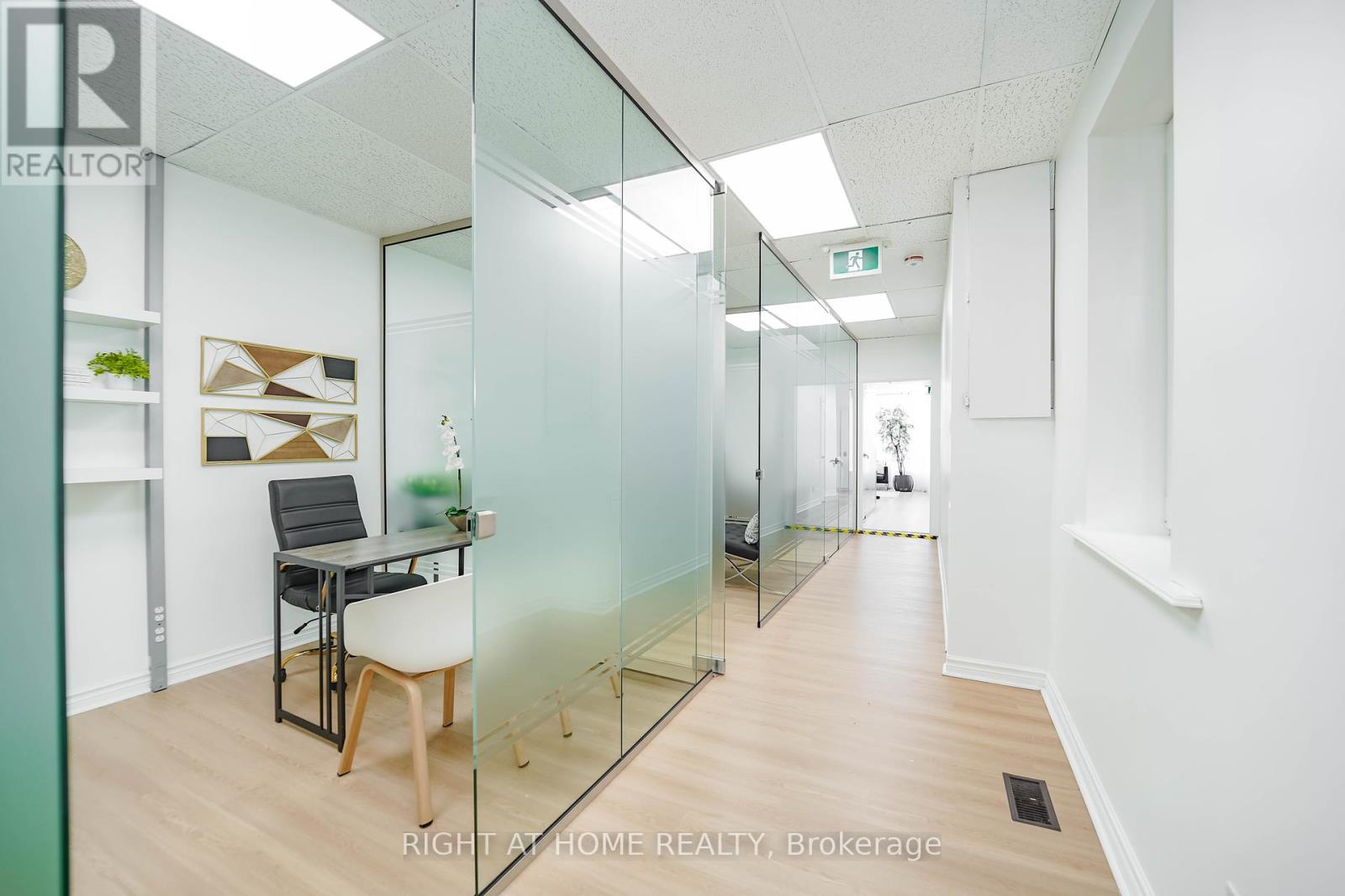 1092 Bathurst Street Property Photo 27
