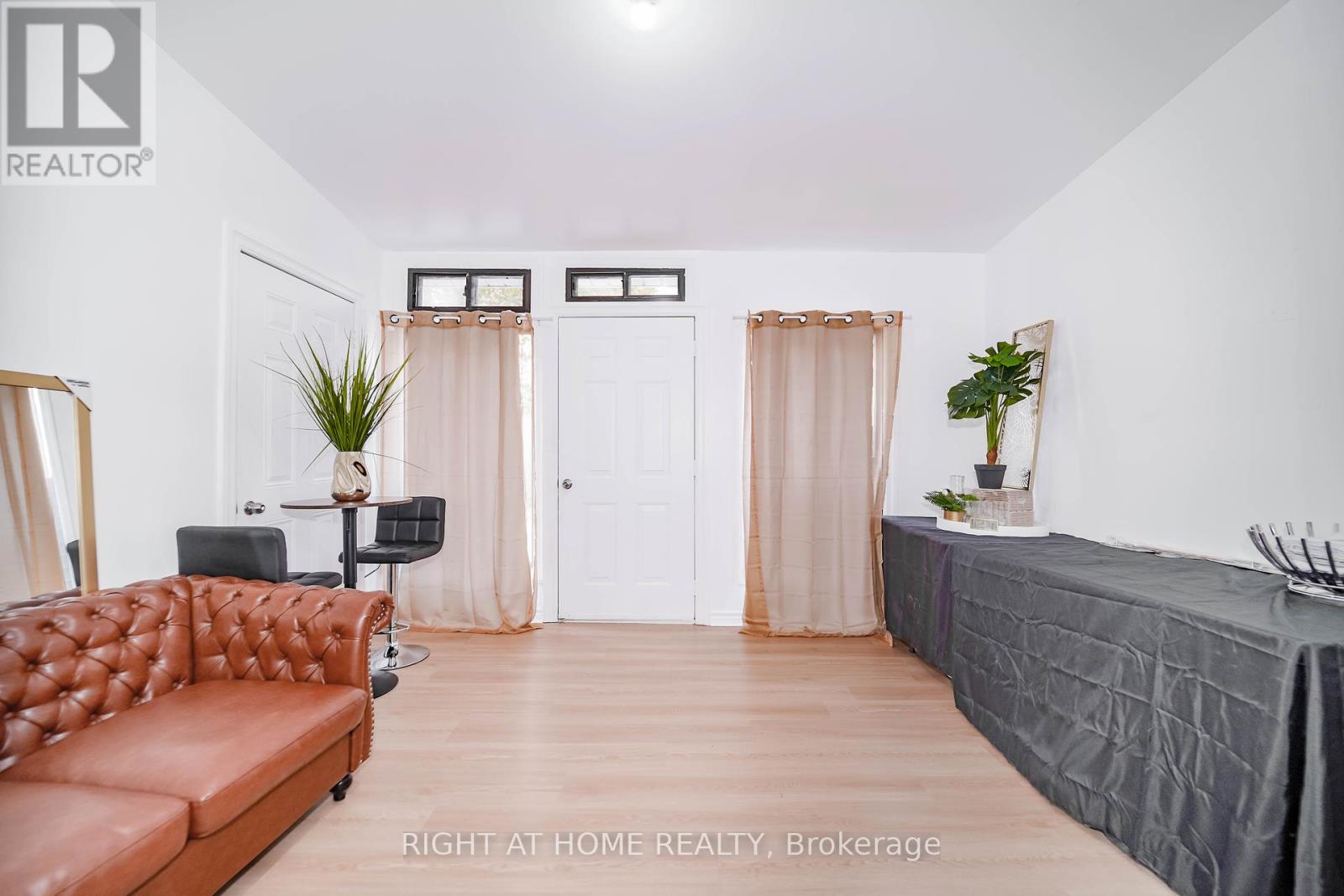 1092 Bathurst Street Property Photo 28