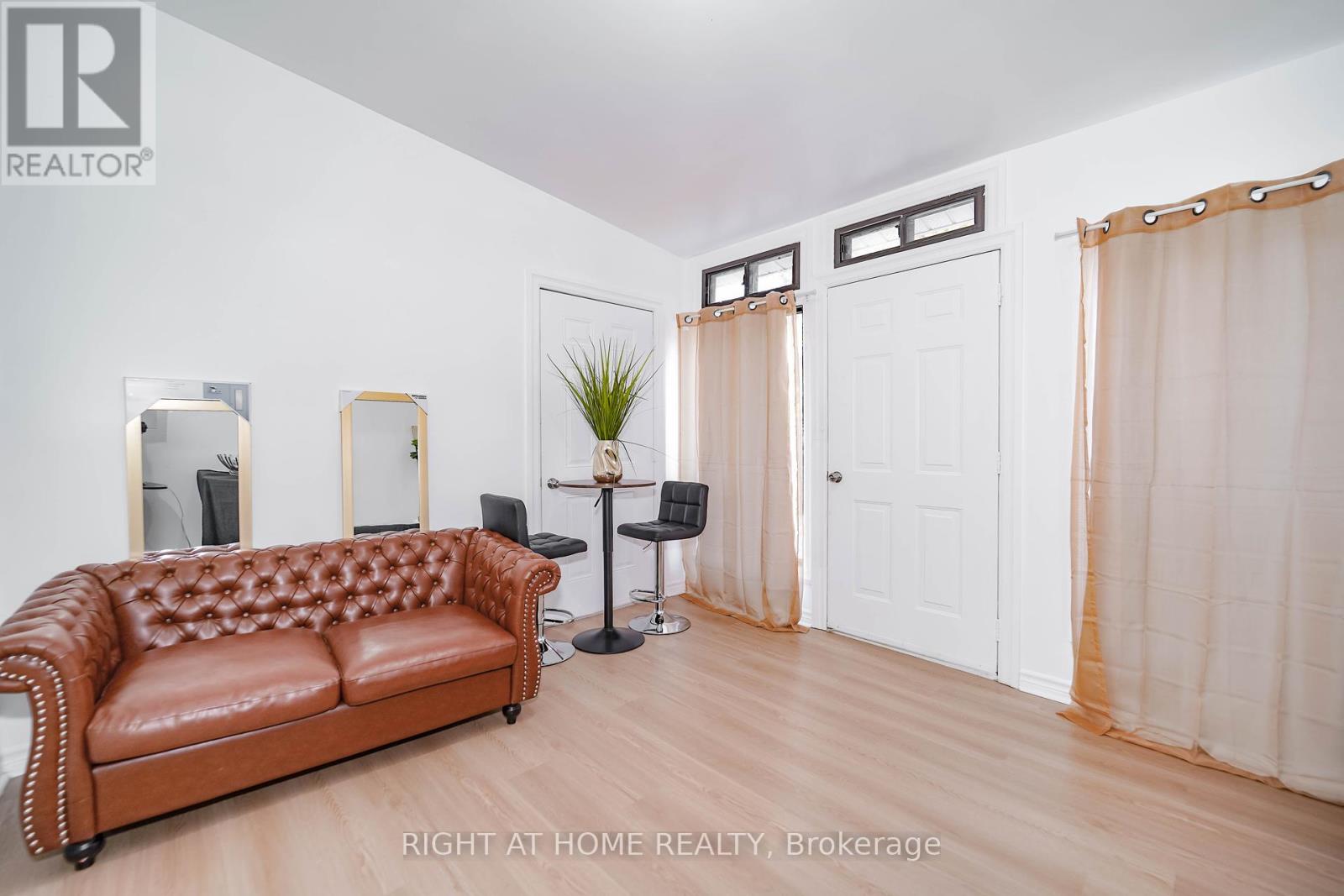 1092 Bathurst Street Property Photo 29