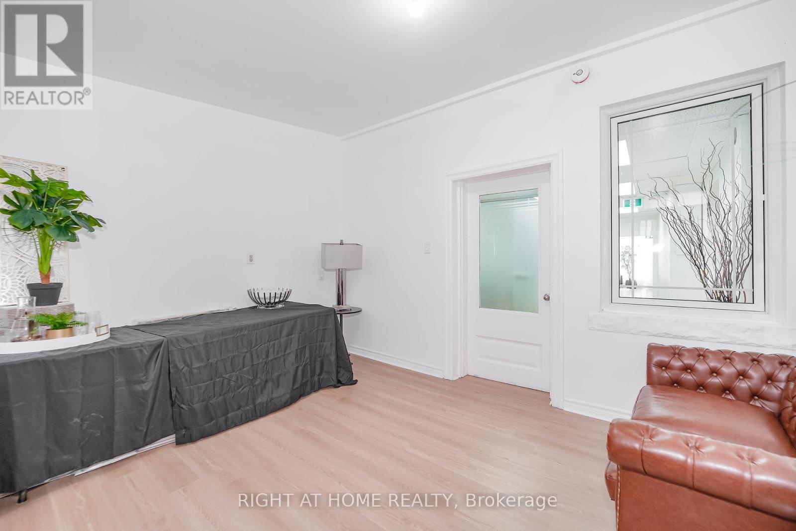 1092 Bathurst Street Property Photo 30