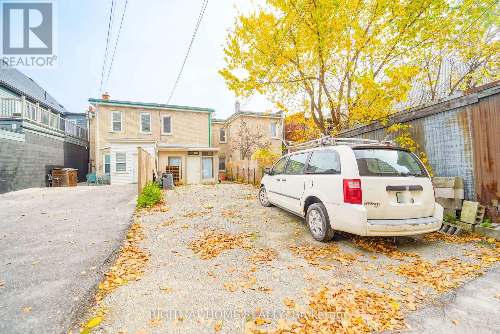 1092 Bathurst Street Property Photo 31