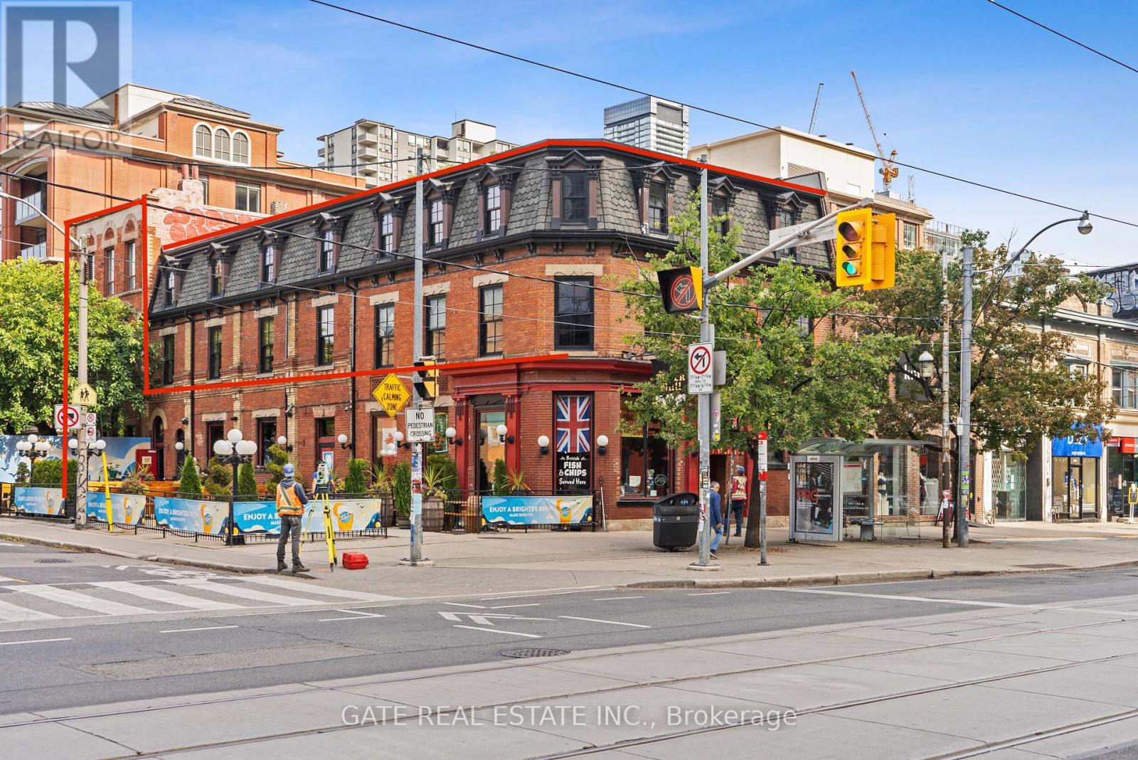 298 Queen Street W Property Photo 2
