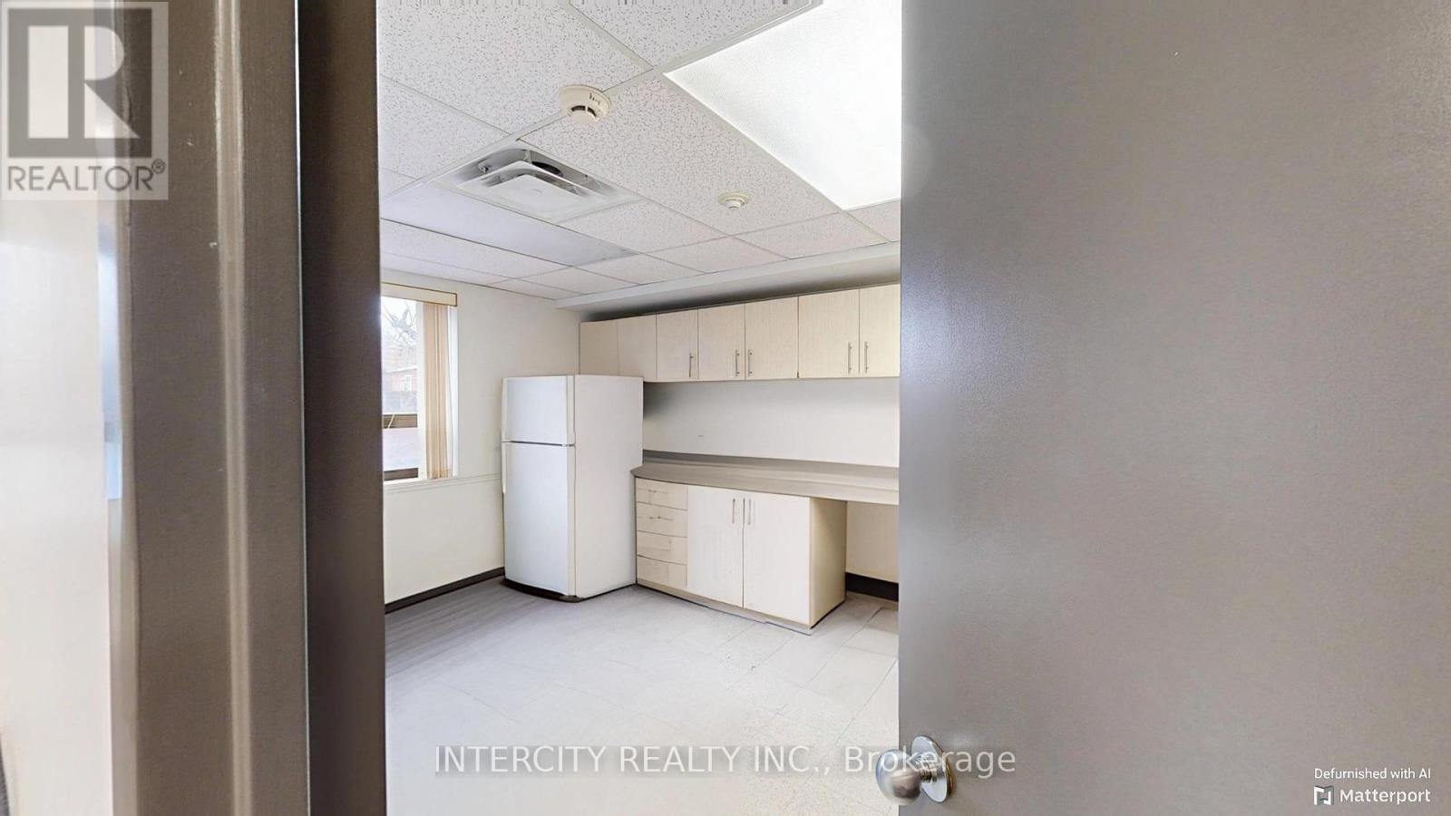 2/f - 627 Bloor Street W Property Photo 19