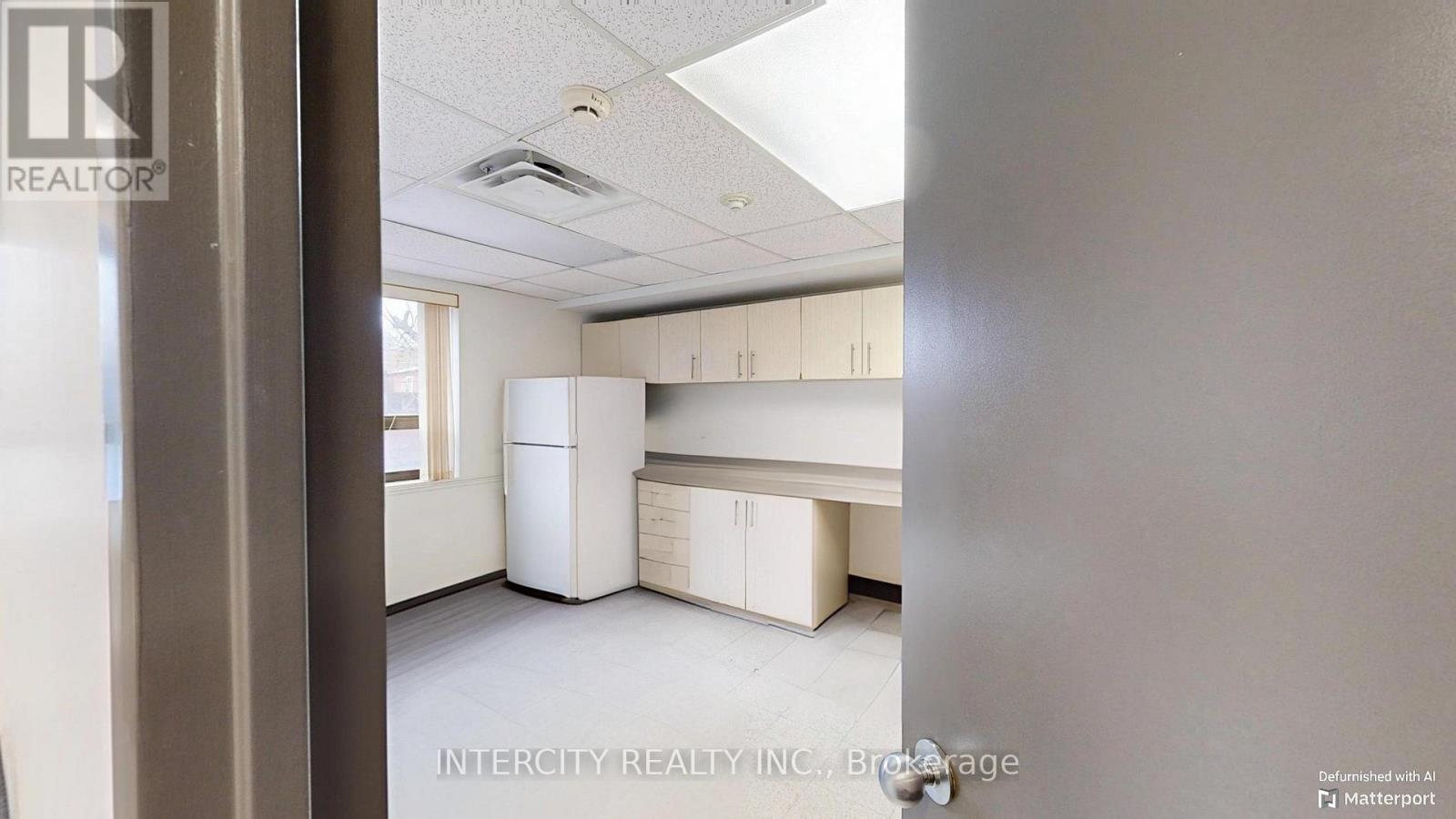2nd Flr - 627 Bloor Street W Property Photo 21