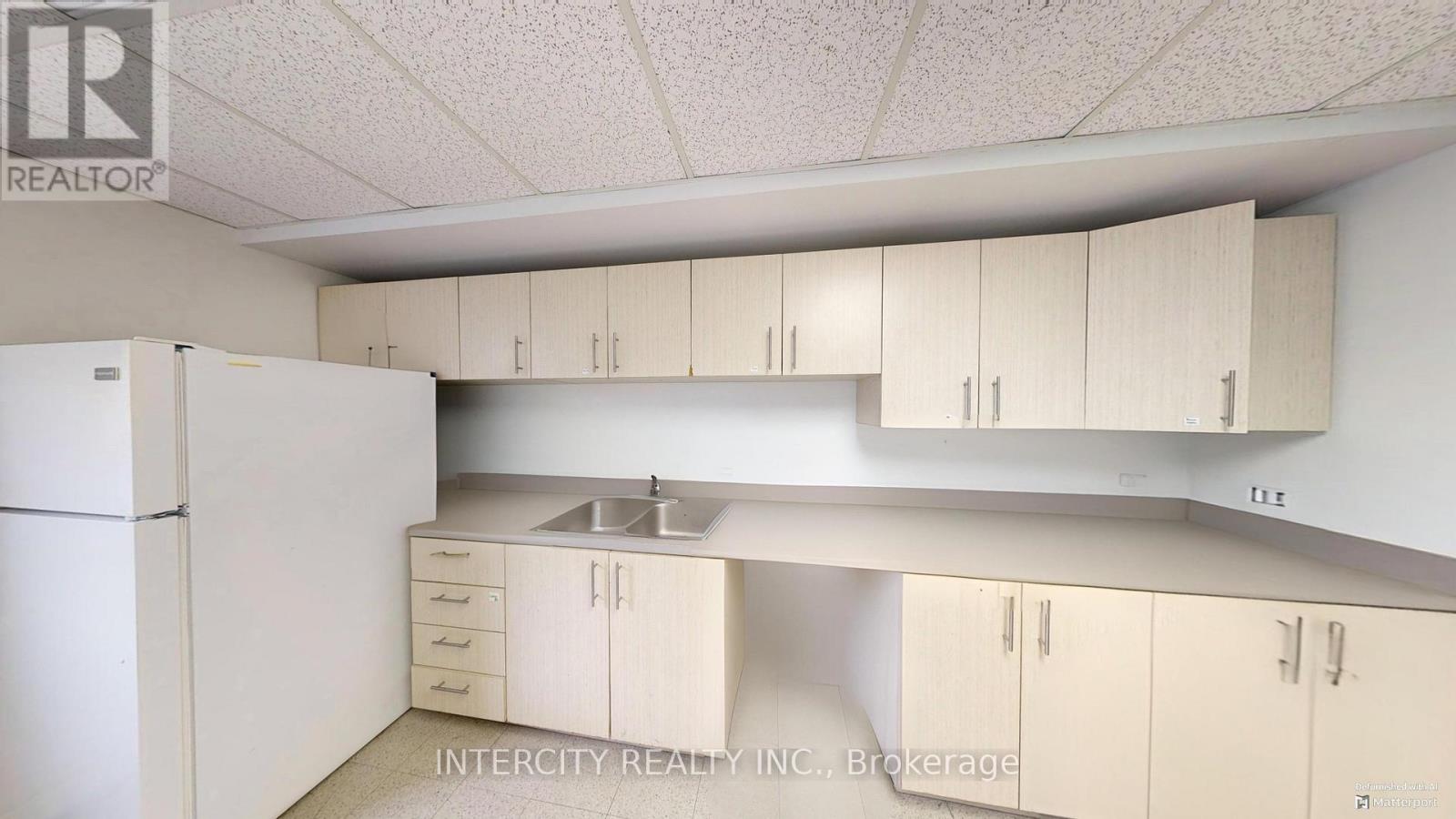 2nd Flr - 627 Bloor Street W Property Photo 22