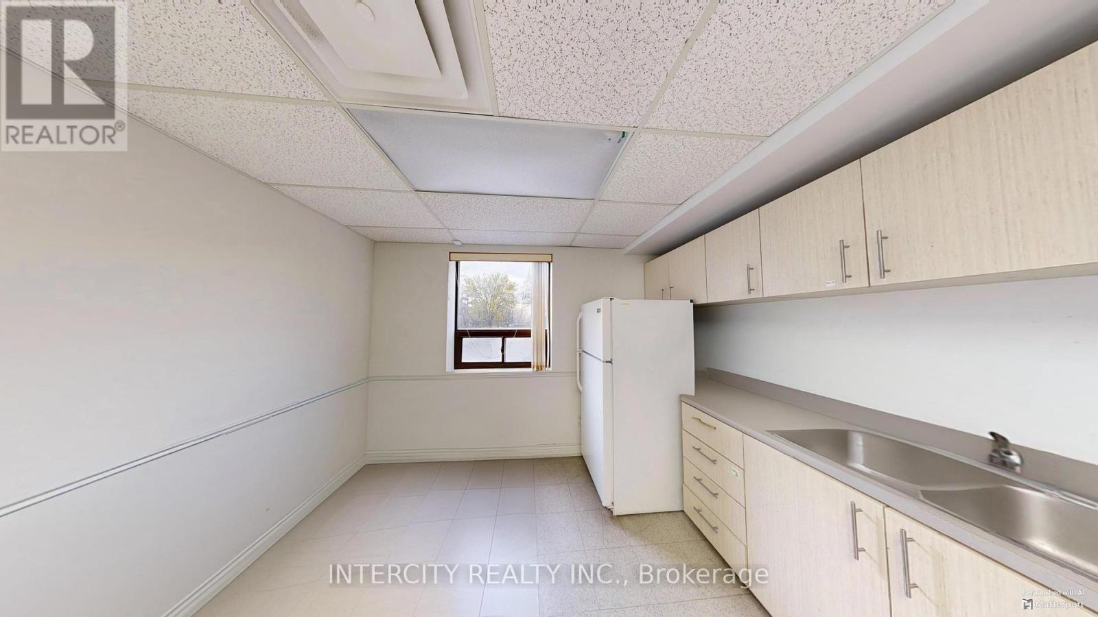 2nd Flr - 627 Bloor Street W Property Photo 23