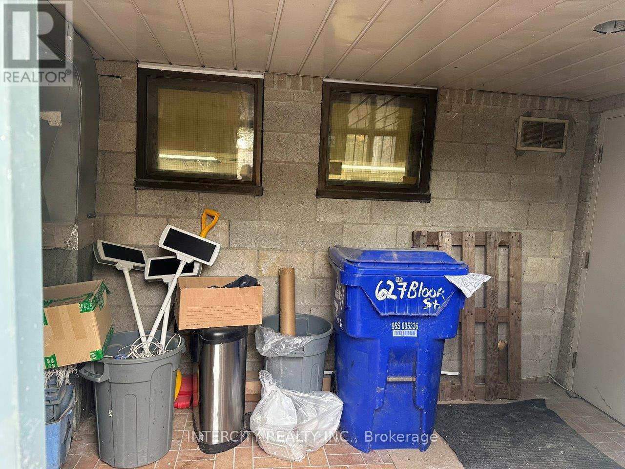 2nd Flr - 627 Bloor Street W Property Photo 36