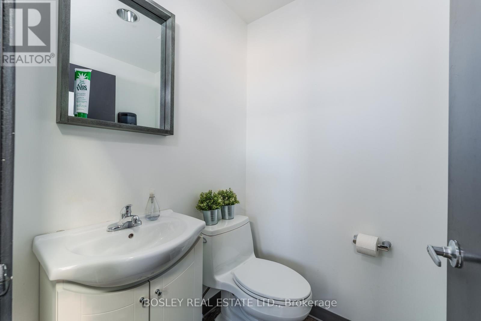 2,9-11 - 201 Wicksteed Avenue Property Photo 15