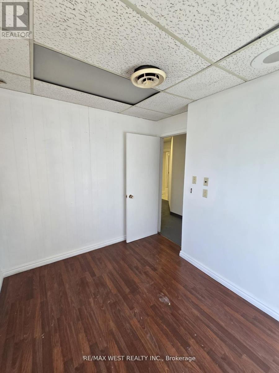 2nd Flr - 949 St Clair Avenue W Property Photo 13