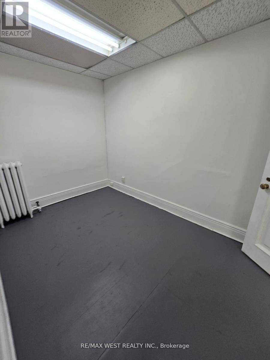 2nd Flr - 949 St Clair Avenue W Property Photo 24