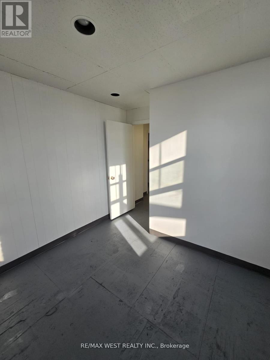 2 - 949 St Clair Avenue W Property Photo 4