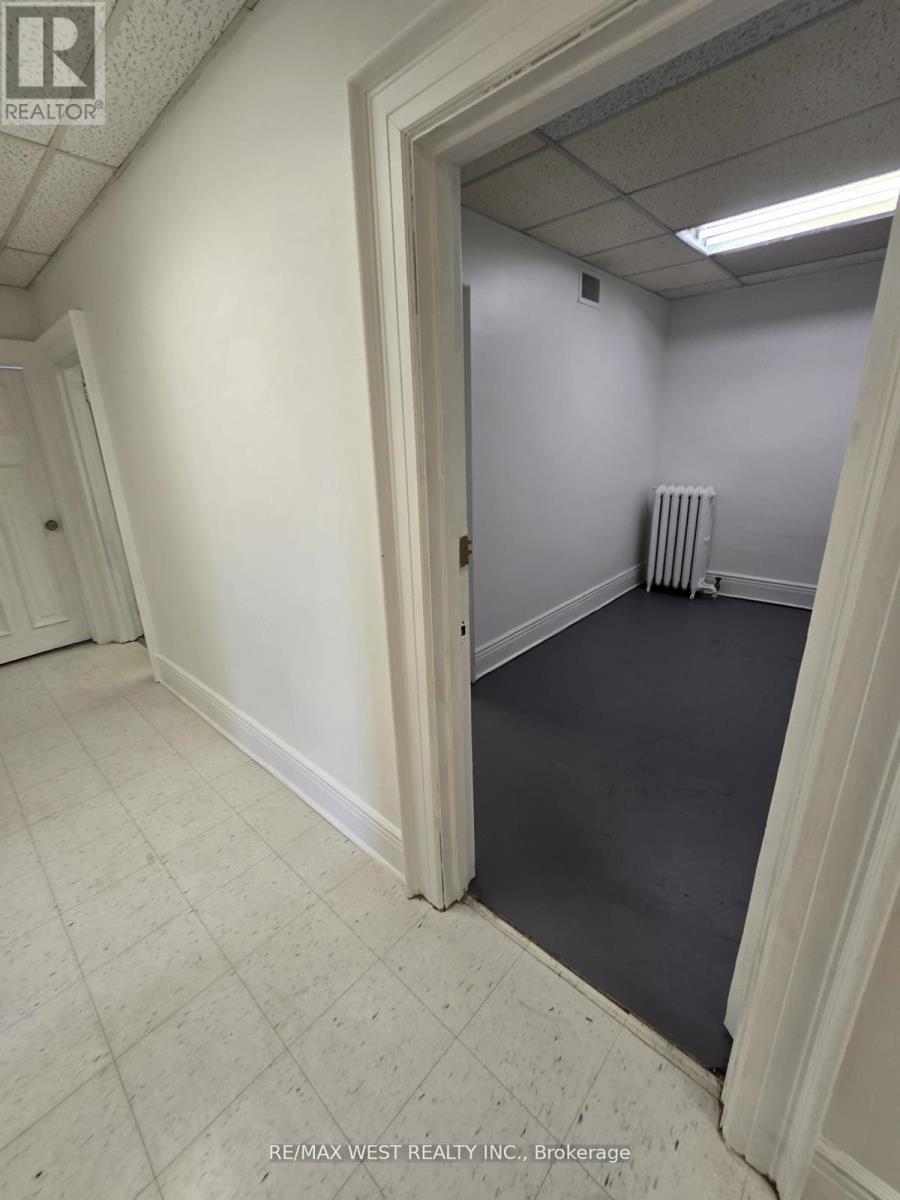 2 - 949 St Clair Avenue W Property Photo 16