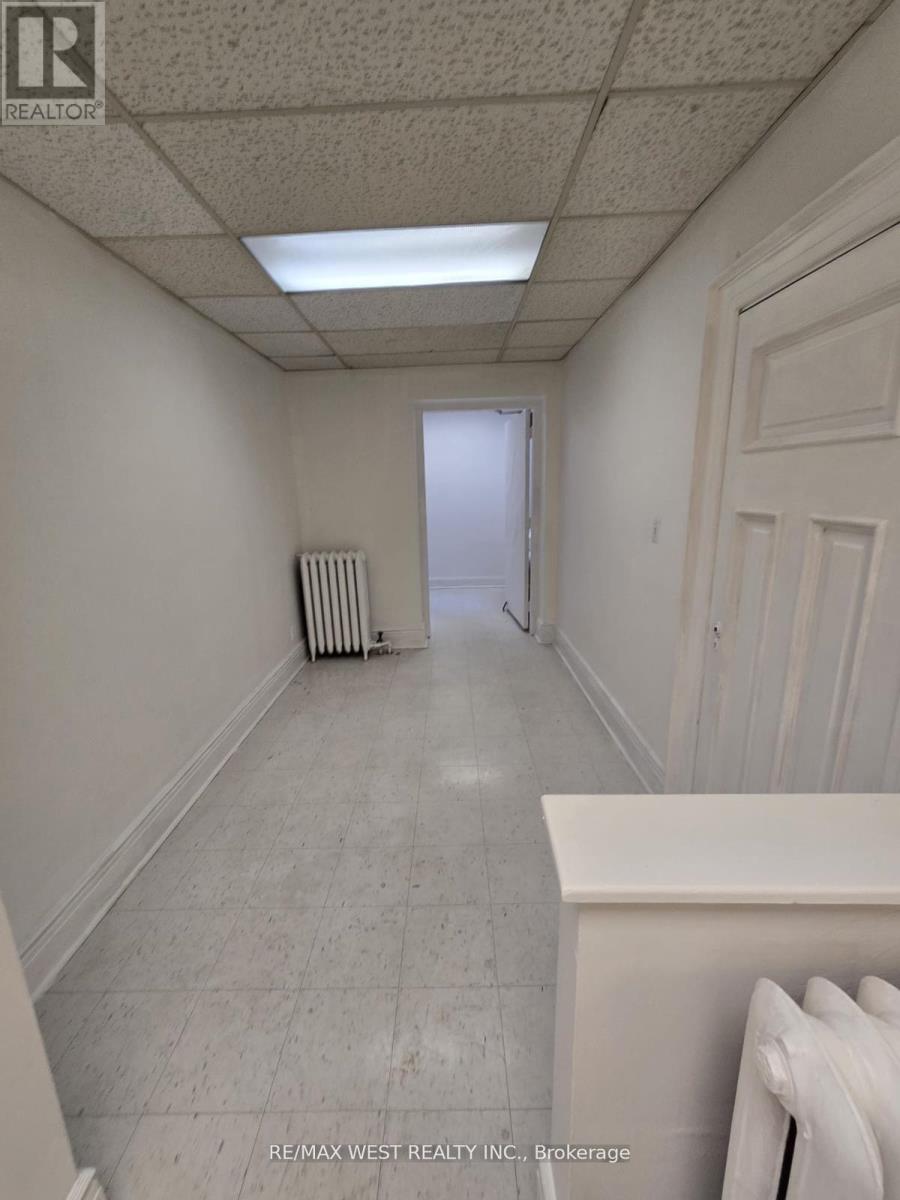 2 - 949 St Clair Avenue W Property Photo 20