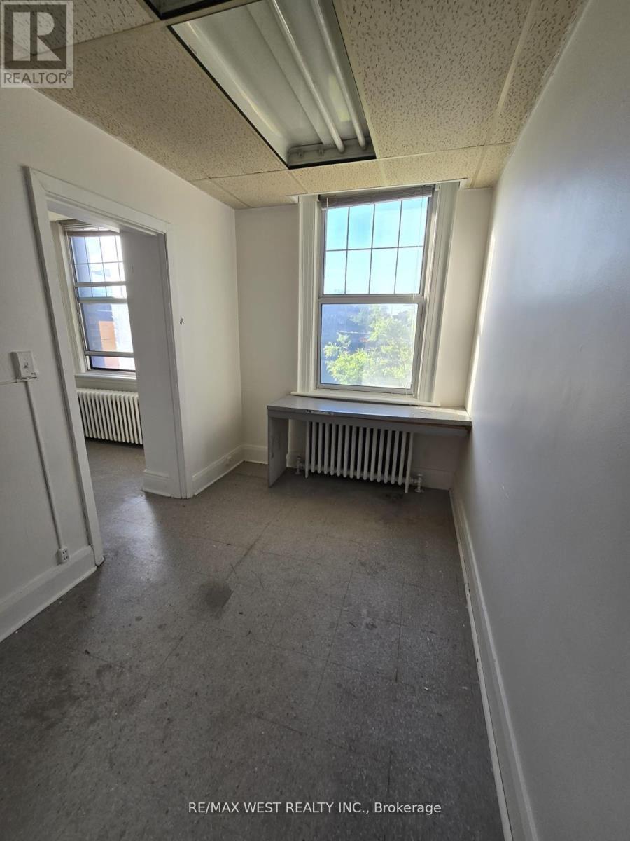 2 - 949 St Clair Avenue W Property Photo 23