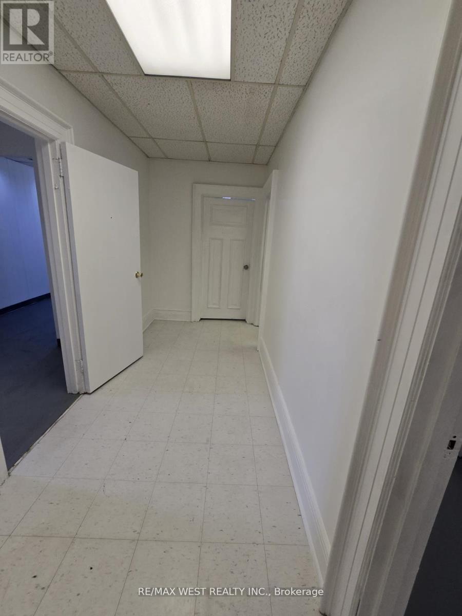 2 - 949 St Clair Avenue W Property Photo 25