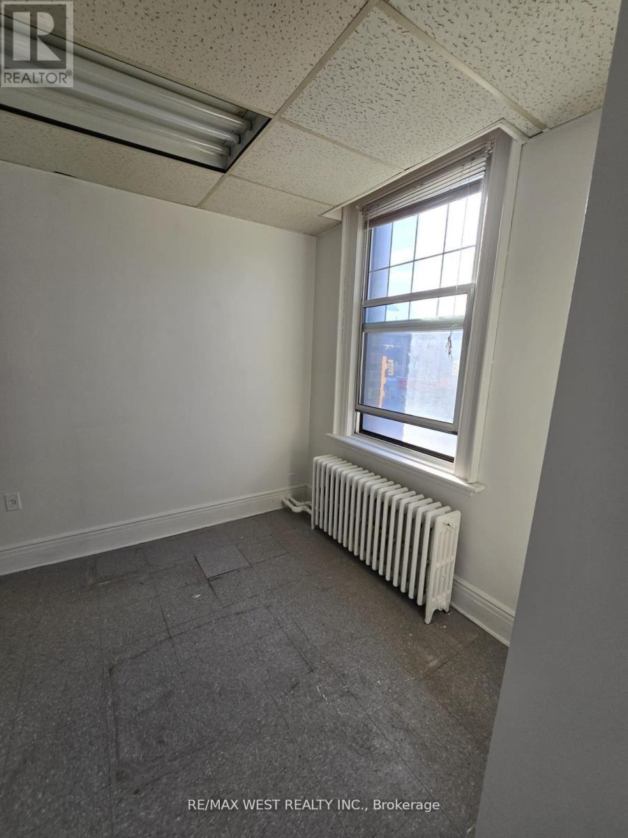 2 - 949 St Clair Avenue W Property Photo 32