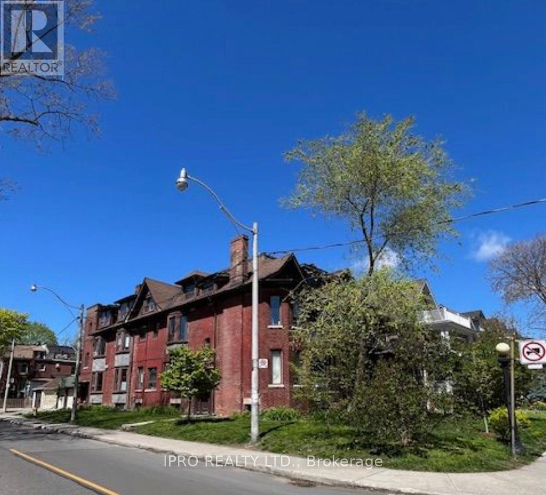 526 Palmerston Boulevard Property Photo 1