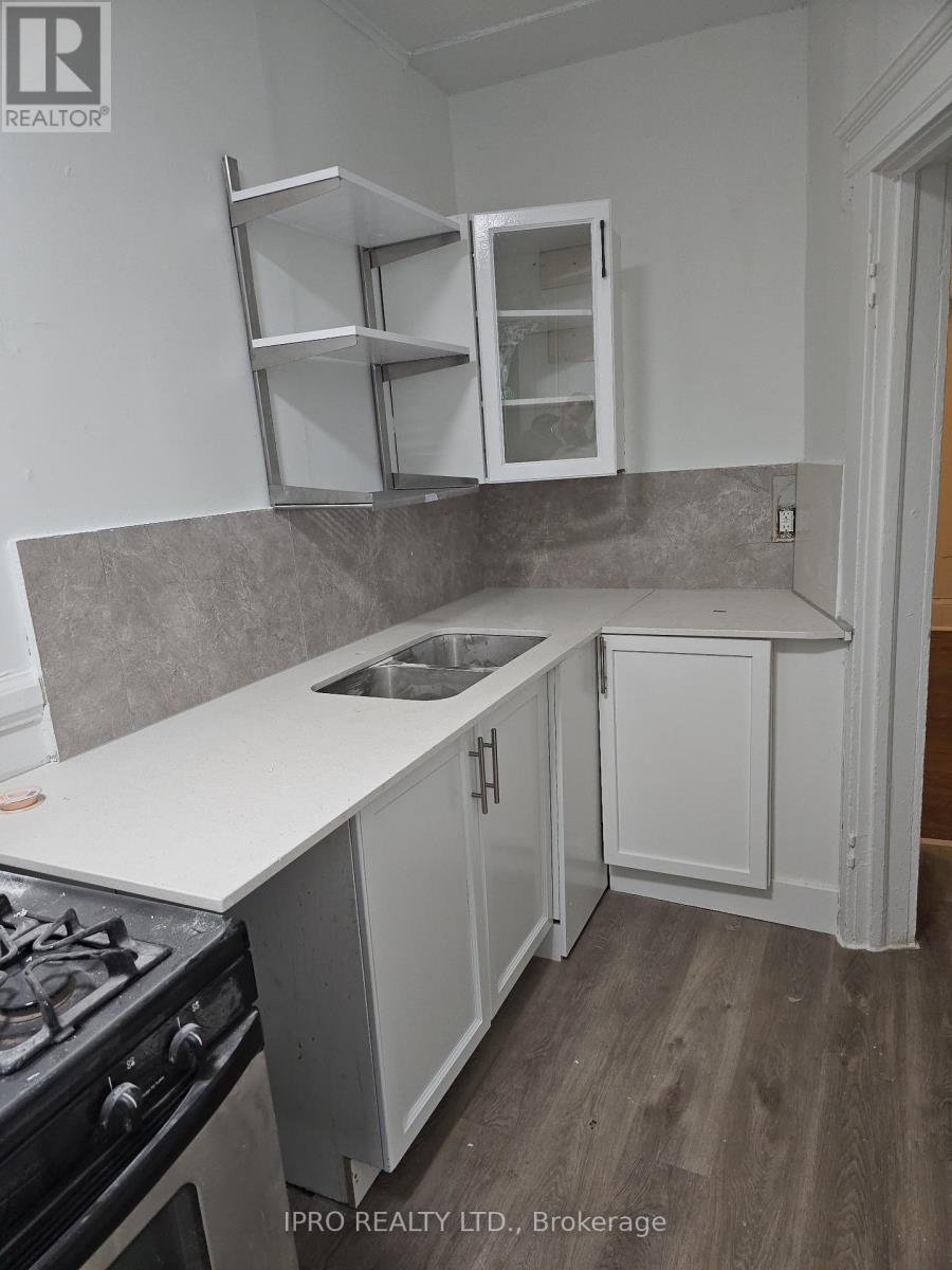 526 Palmerston Boulevard Property Photo 3