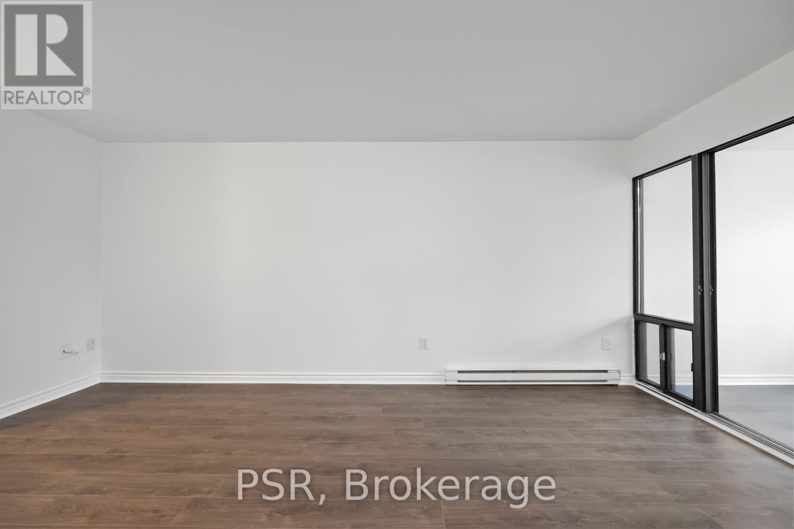 10 - 353 Queen Street W Property Photo 7