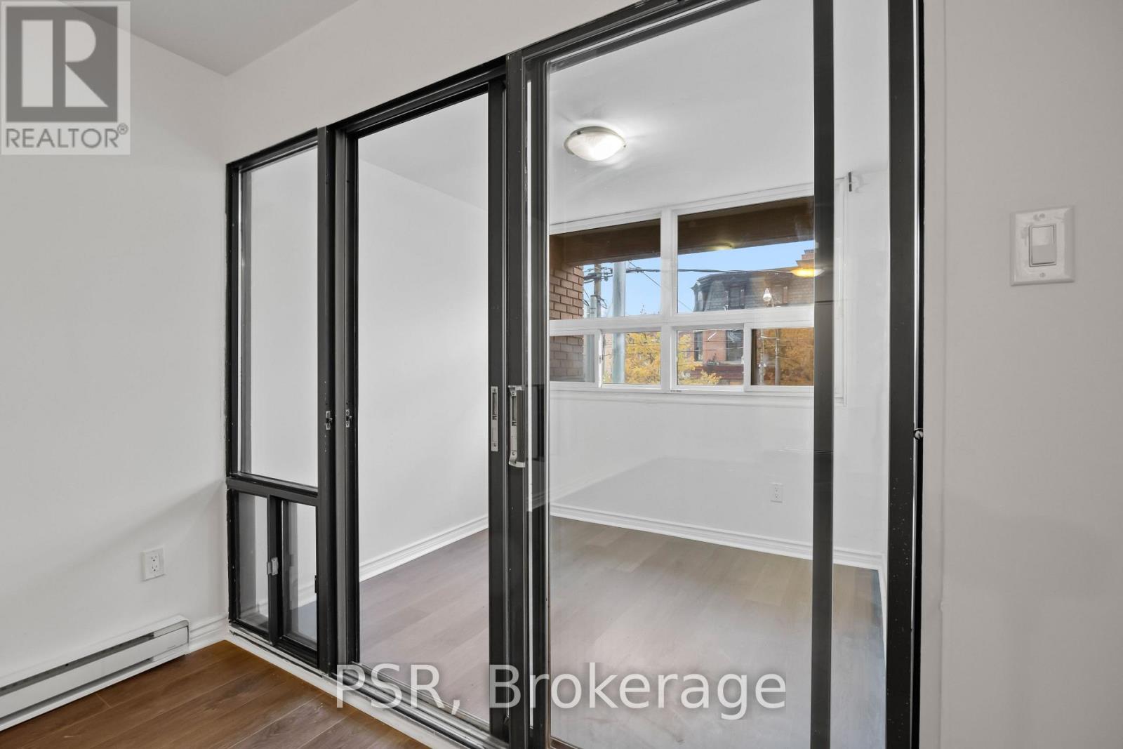 10 - 353 Queen Street W Property Photo 15