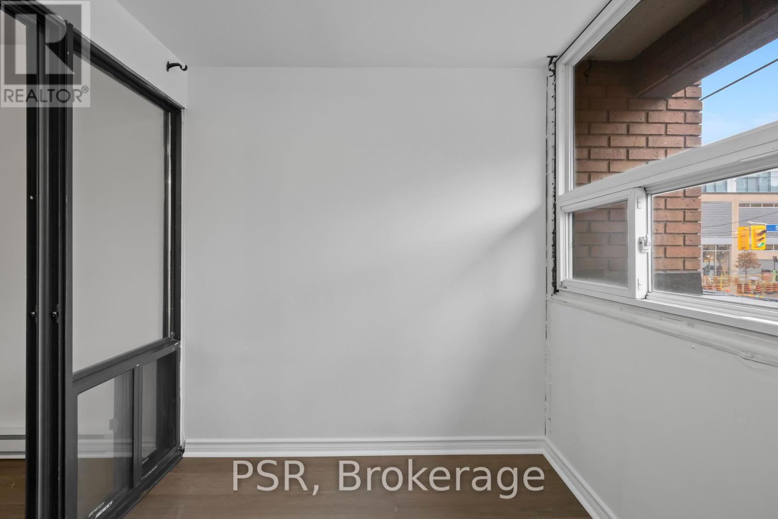 10 - 353 Queen Street W Property Photo 17
