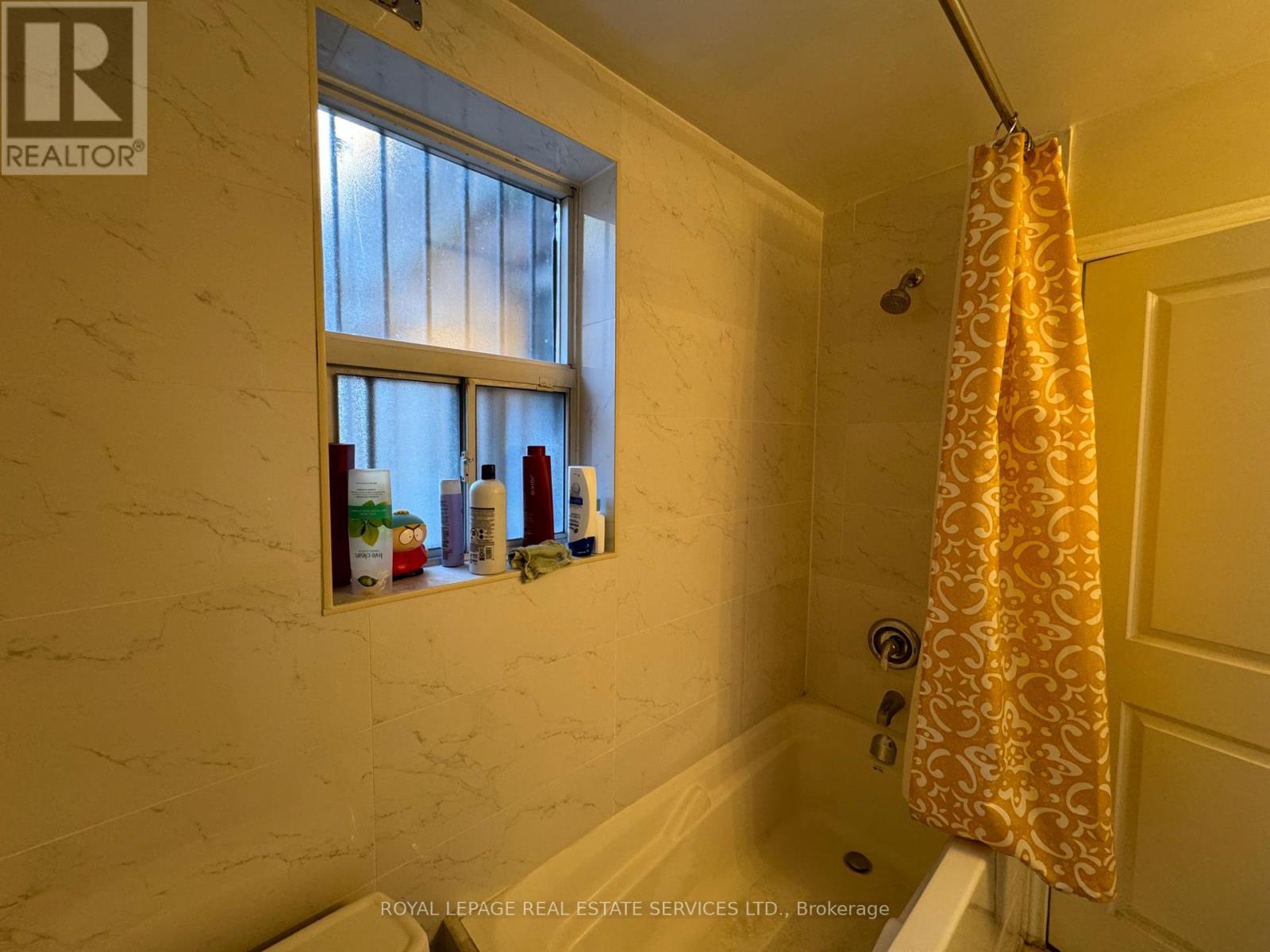 C - 136 Avenue Road Property Photo 7
