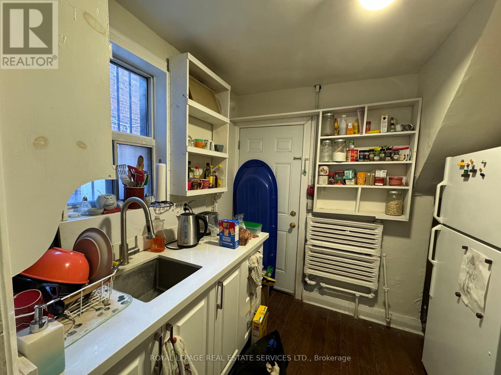C - 136 Avenue Road Property Photo 8