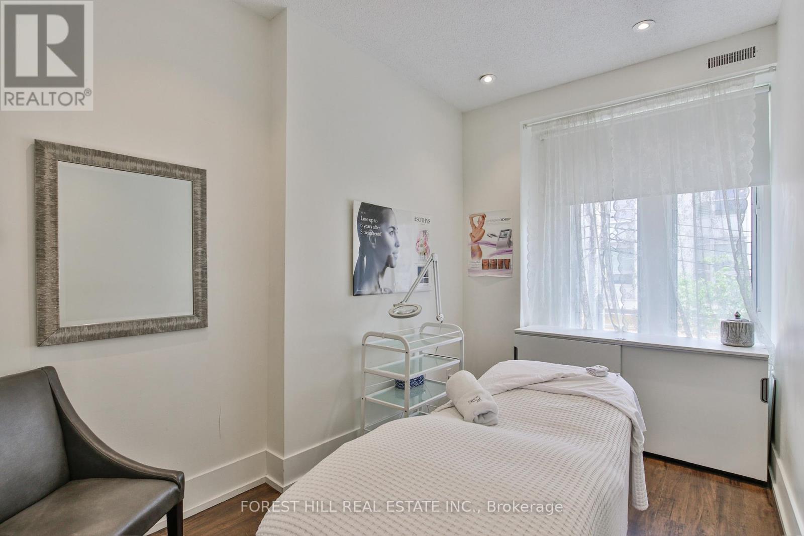 Rm 2 - 76 Scollard Street Property Photo 11