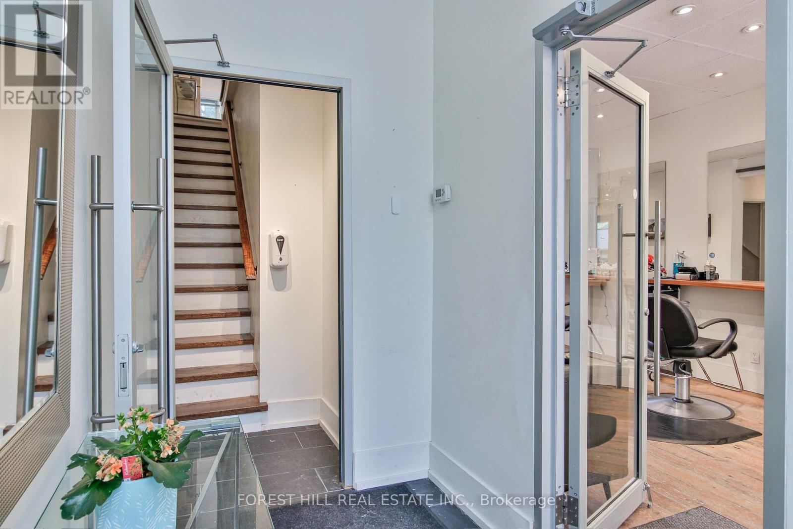 Rm 2 - 76 Scollard Street Property Photo 12