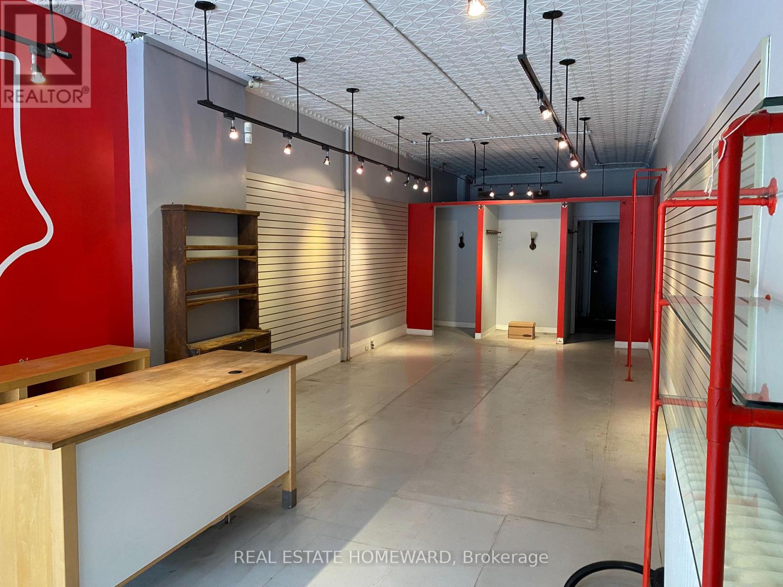 2585 Yonge Street Property Photo 8
