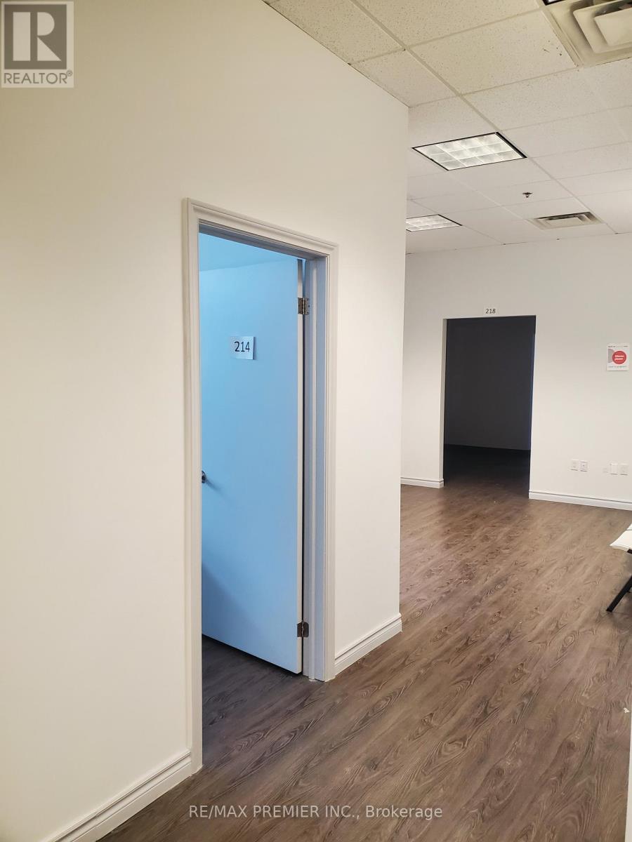 203 - 5231 Yonge Street Property Photo 9