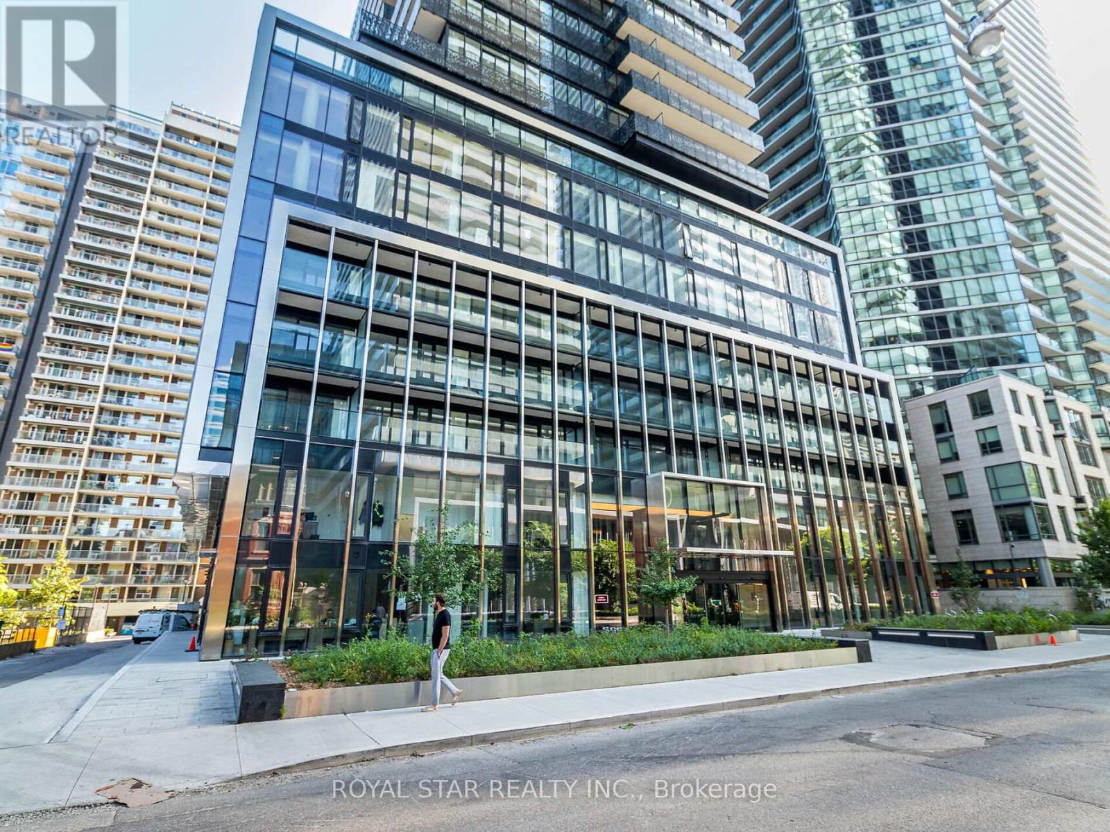 4809 - 55 CHARLES STREET Property Photo 1