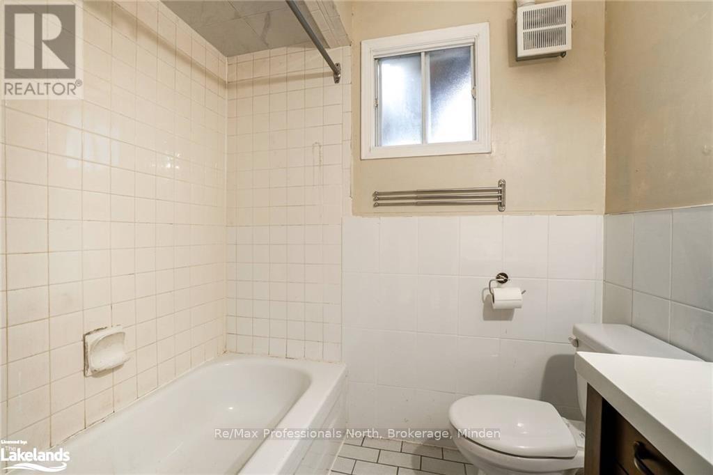 214 Gerrard Street E Property Photo 15