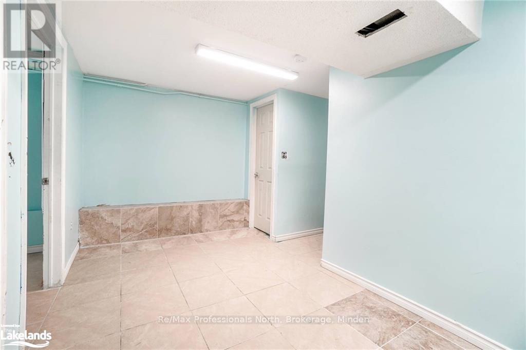 214 Gerrard Street E Property Photo 33