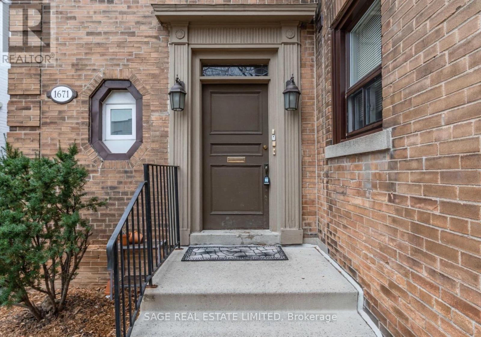 C - 1671 Bathurst Street Property Photo 2