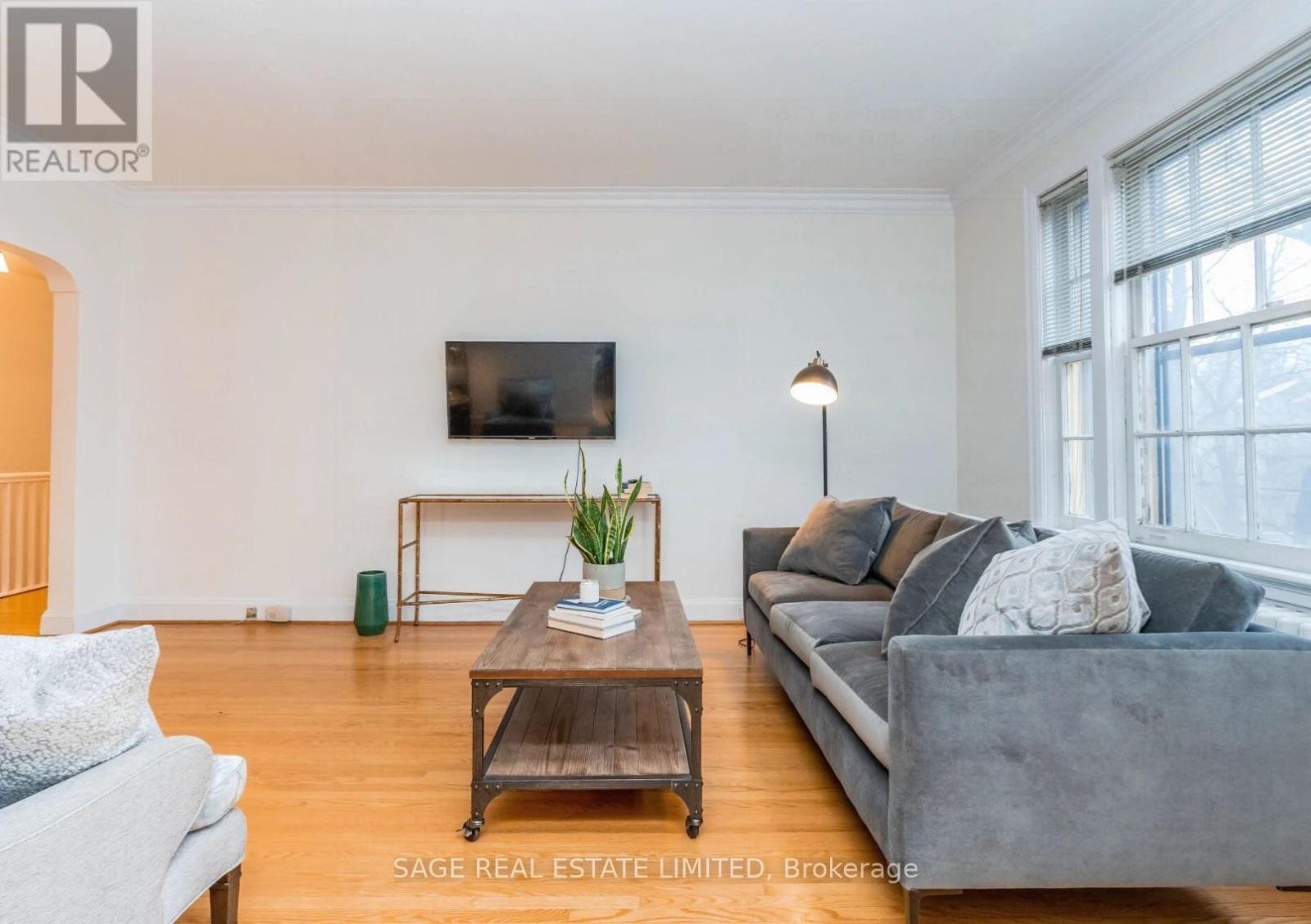 C - 1671 Bathurst Street Property Photo 5