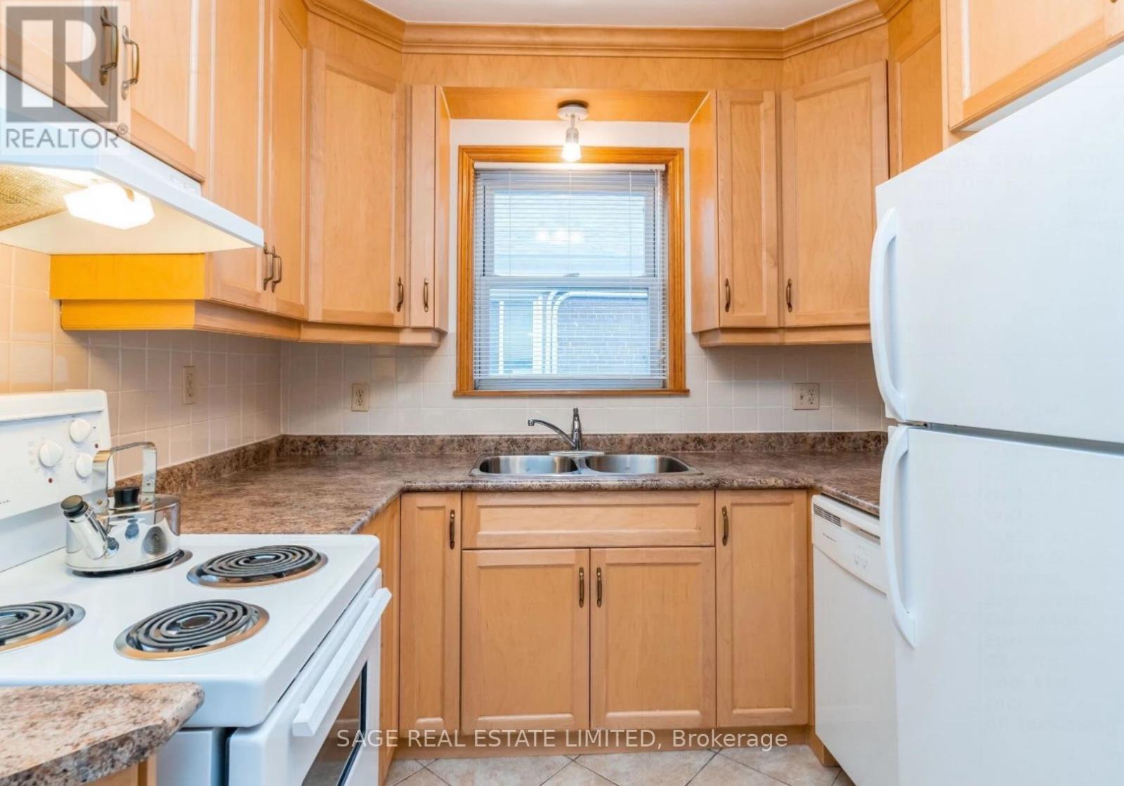 C - 1671 Bathurst Street Property Photo 9