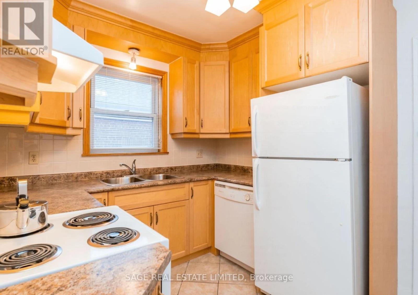 C - 1671 Bathurst Street Property Photo 10
