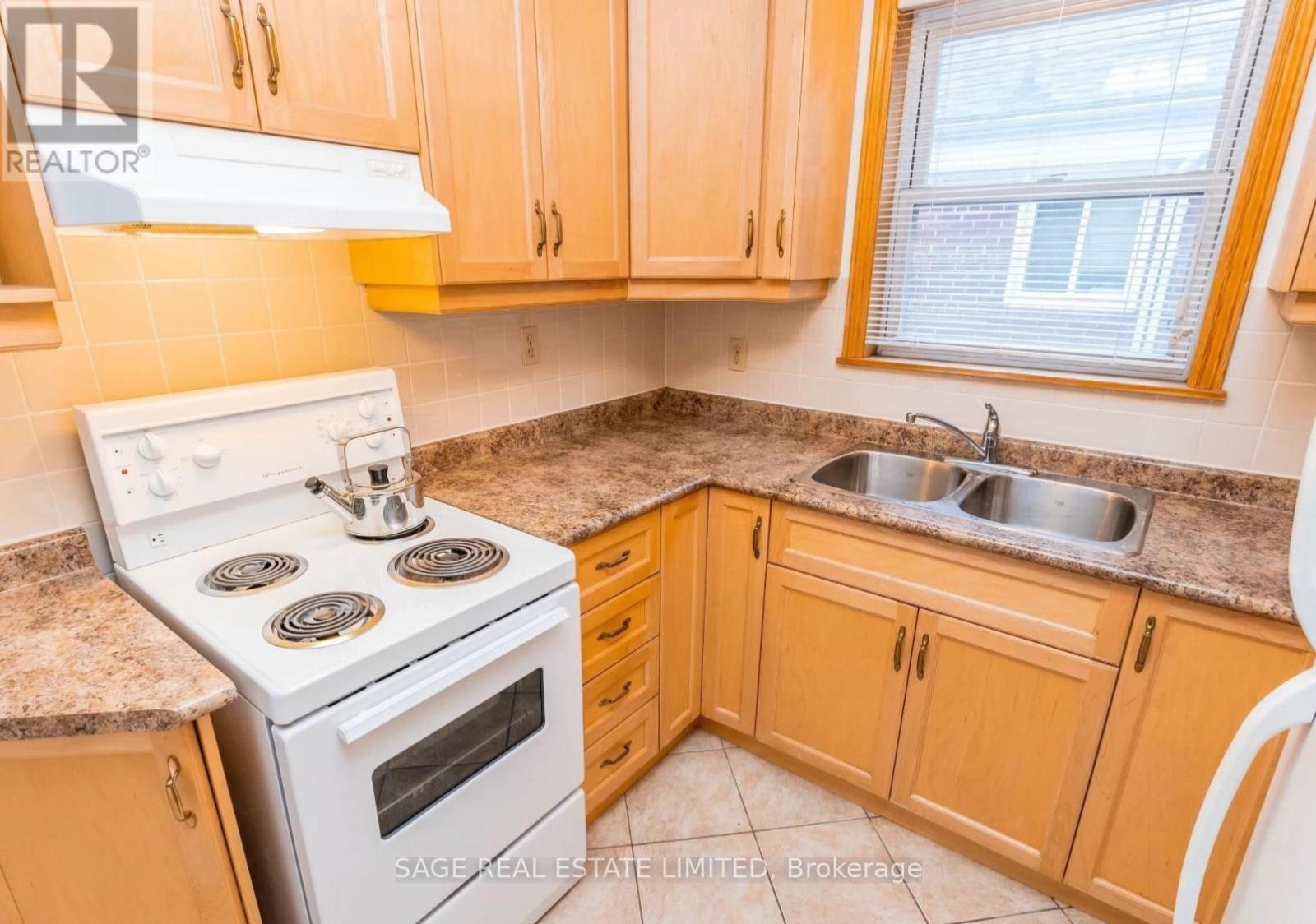 C - 1671 Bathurst Street Property Photo 11