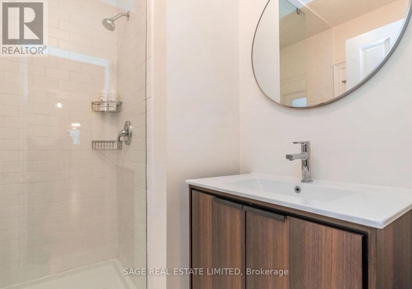 C - 1671 Bathurst Street Property Photo 15