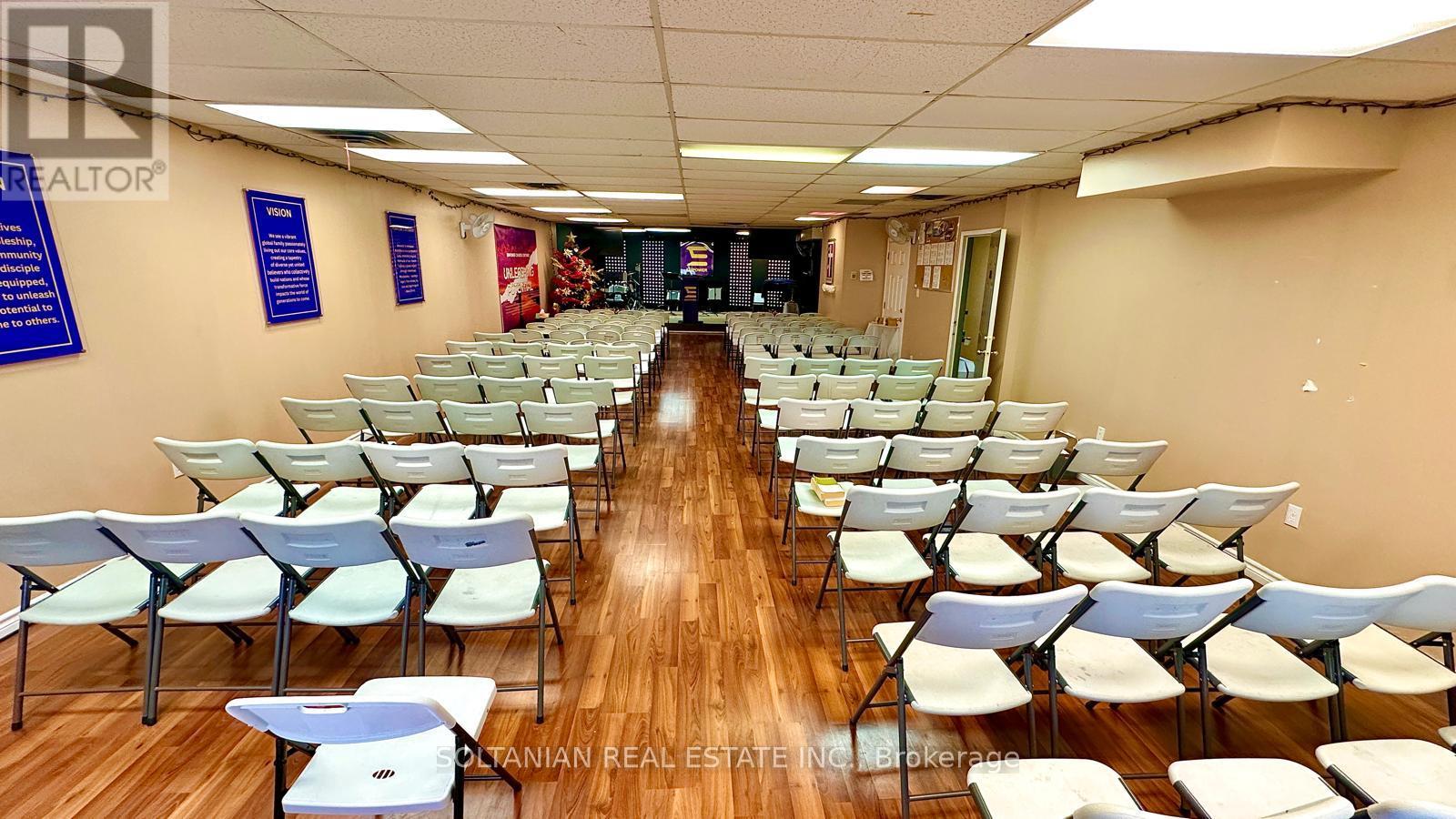 6120a Yonge Street Property Photo 3