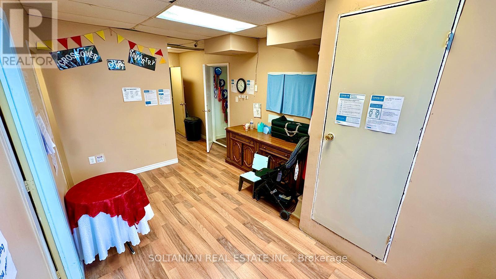 6120a Yonge Street Property Photo 7