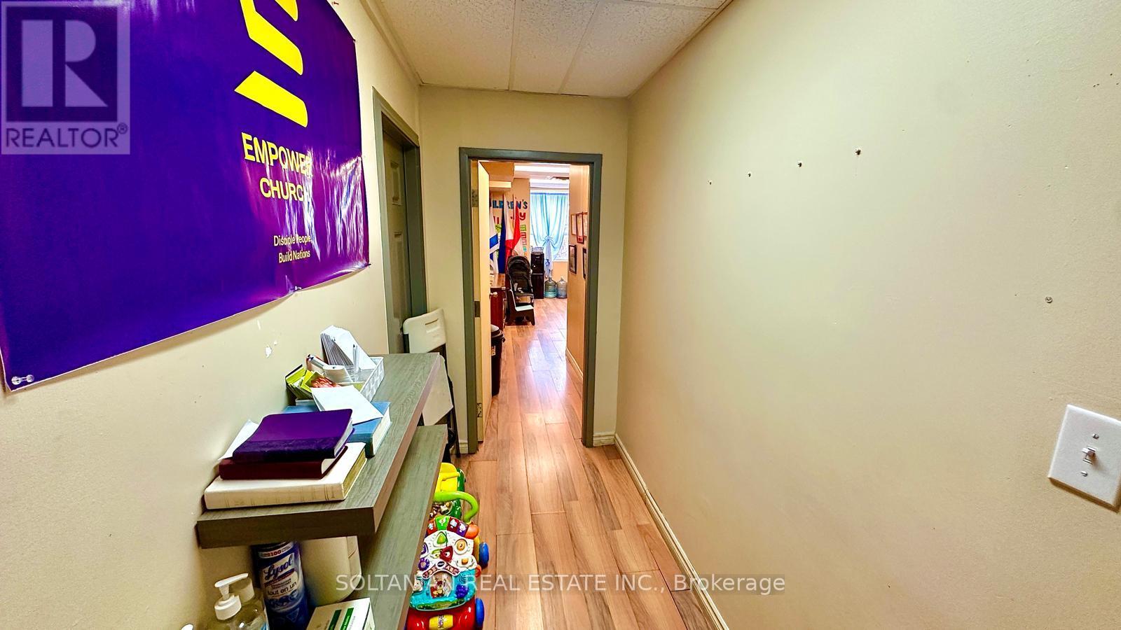 6120a Yonge Street Property Photo 8