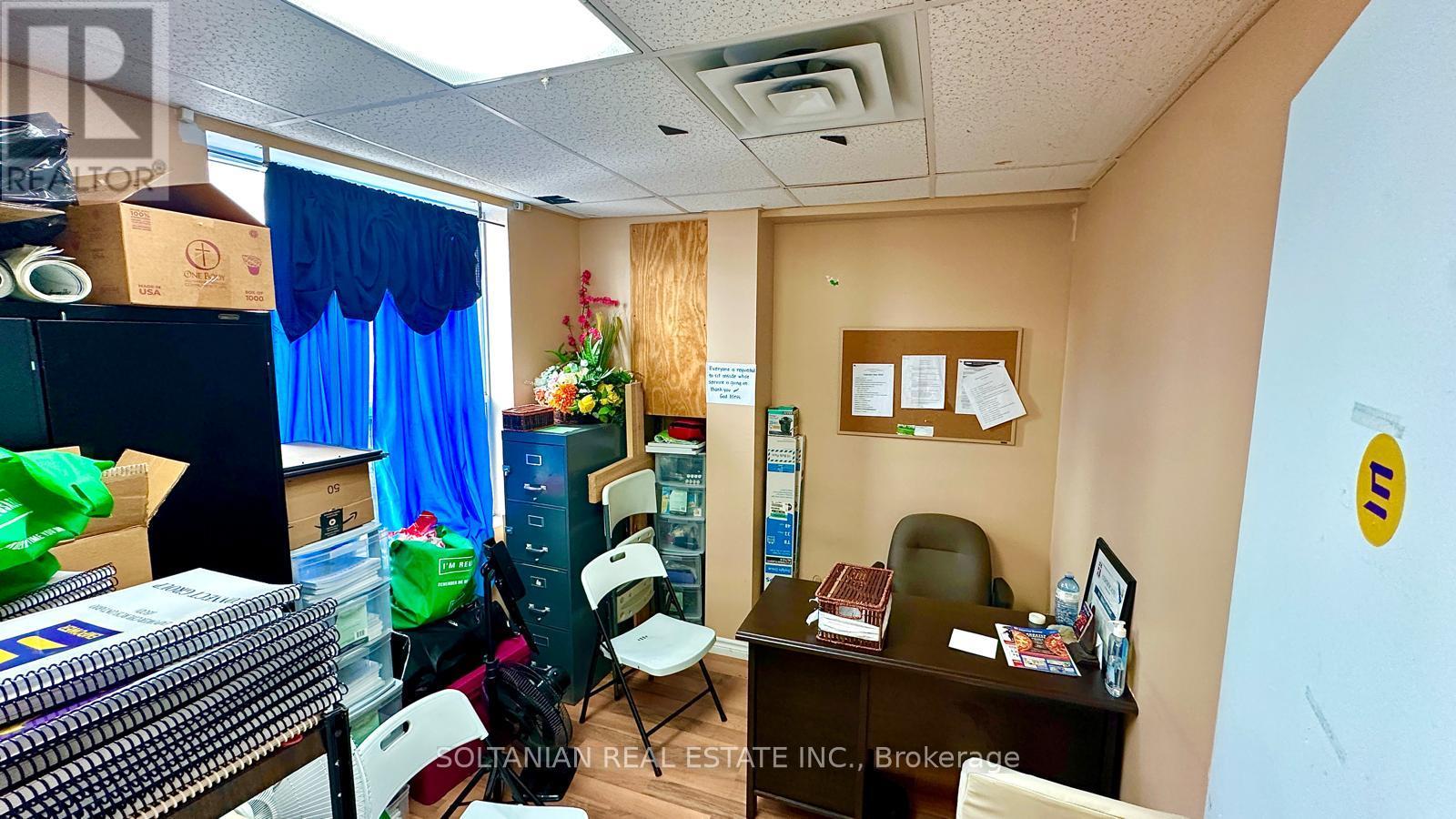 6120a Yonge Street Property Photo 9